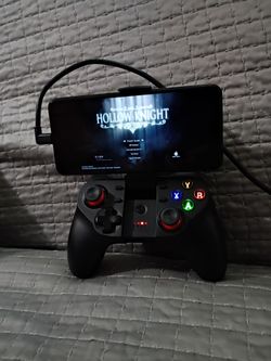 Mobile controller wireless Bluetooth fully working and tested compatible with iOS or Android - No Phone included only video game controller