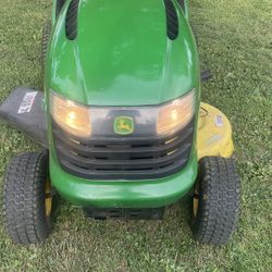 John Deere L110
