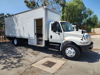 2018 international 4300 24ft box truck
