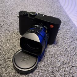 Leica Q2 (Type No. 4889) Digital Camera, Black Paint {47.3MP} 19050