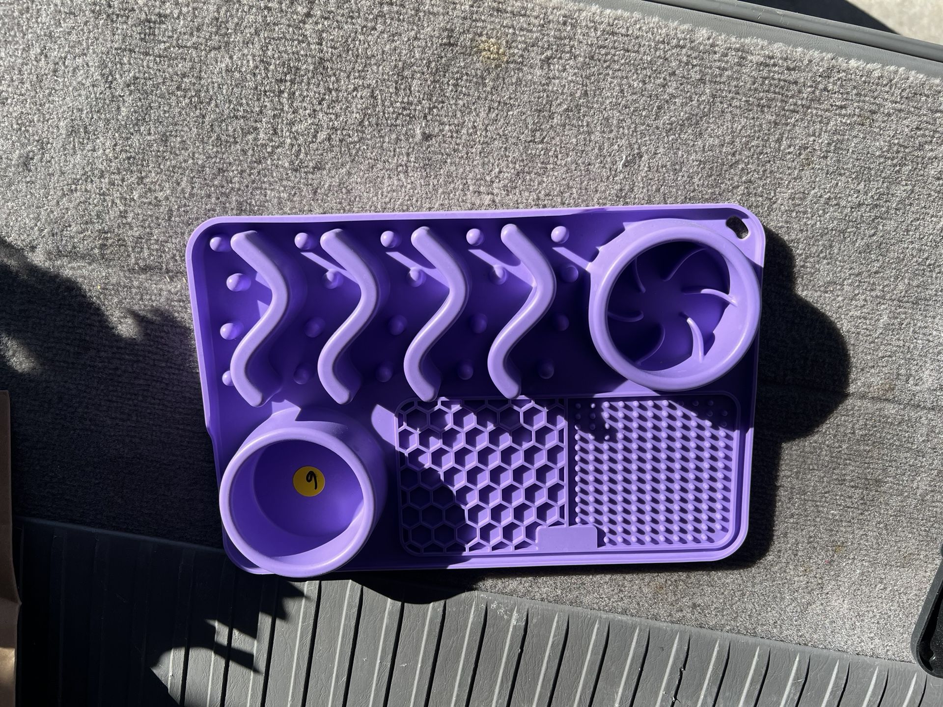 Lick Mat for Dogs, Slow Feeder Licking Mat with Suction Cups for Food and Water, Silicone Feeding Mat Perfect for Anxiety Relief Suitable for Butter F