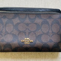 Coach wallet with double zipper 