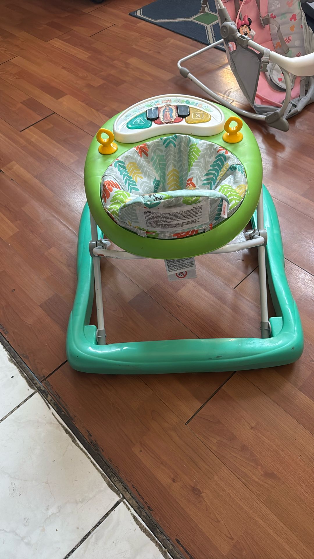 Bendo Andadera Esta Nuevesita No Bebé Solo La USO  Por Poco Tienpo Esta Nueva Solo $20 