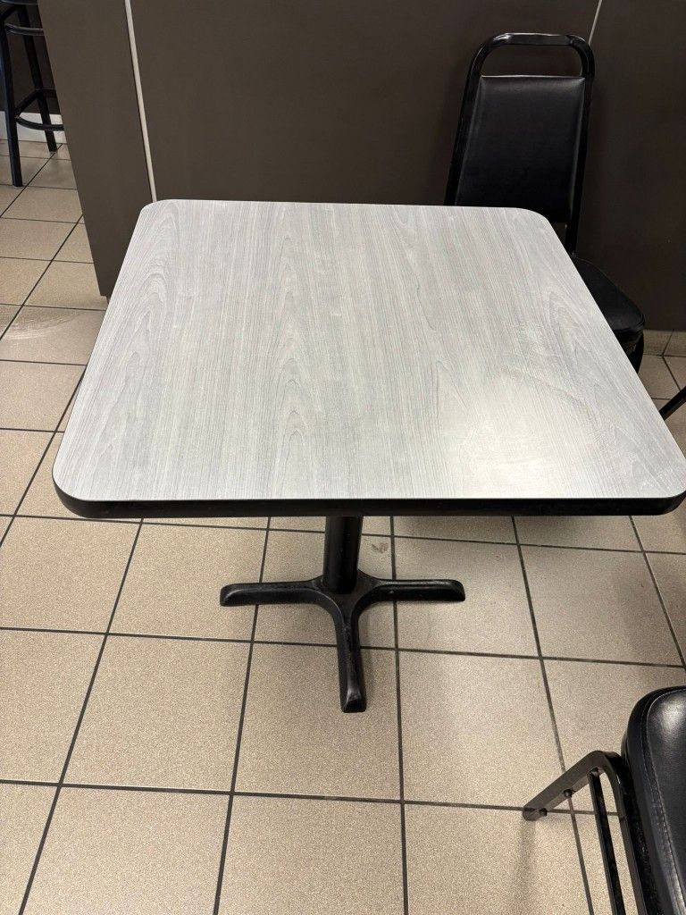 Restaurant Tables / Mesas de restaurante