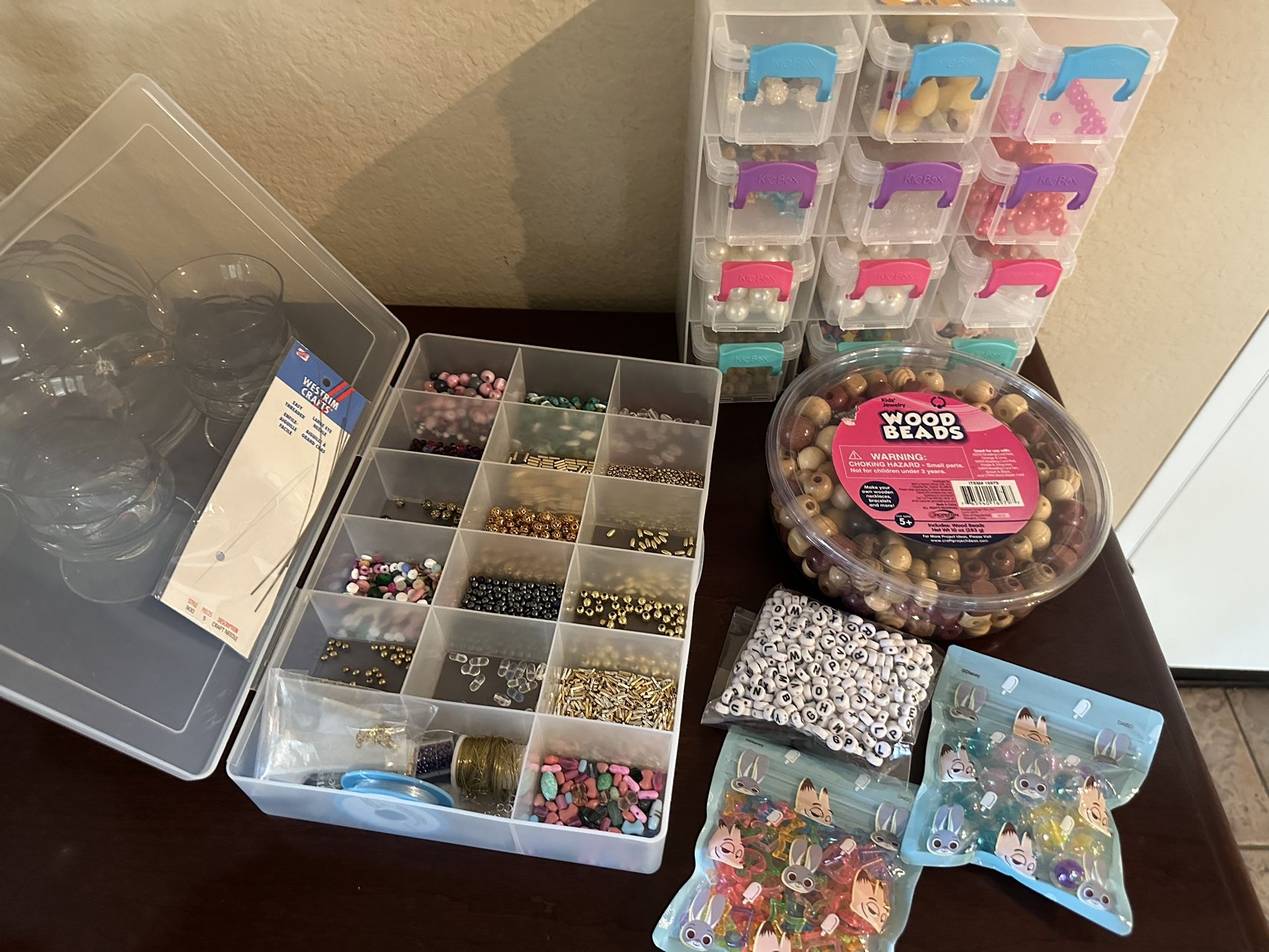 Beads, Wire, Charms, And Containers Over 5,000 Pieces. All For $45, No Holds. Deliveries Of Trades, And Same Day Pick