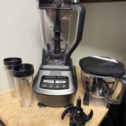 NEW- NEVER USED - NINJA MEGA KITCHEN SYSTEM BL770 BLENDER