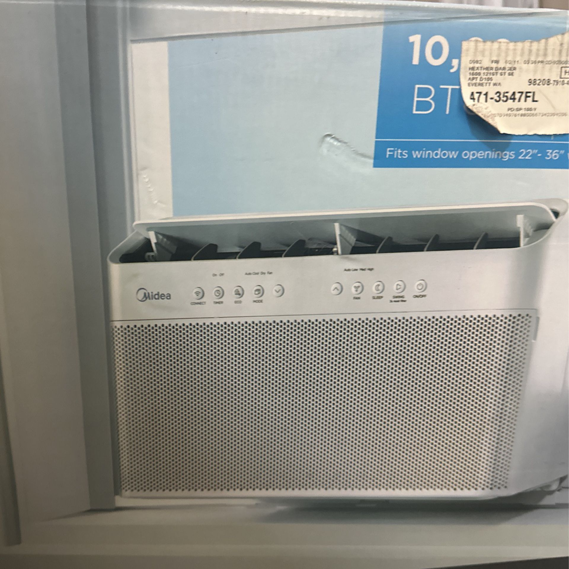 Air Conditioner Like new window AC Unit 450sq Ft With Remote 10,000 BTU