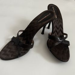 BCBGMAXAZRIA BROWN SANDALS SZE6