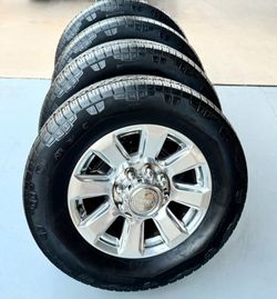 Takeoffs 🔥 Ford F-250 / F-350 XLT Super Duty 8 Lug 20 Inch
OEM Wheels and Newly Pirelli Tires 💯