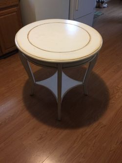 Round little table