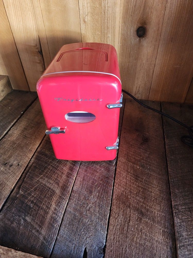 *** MINI REFRIGERATOR ***