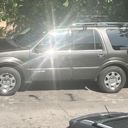 2005 Lincoln Navigator