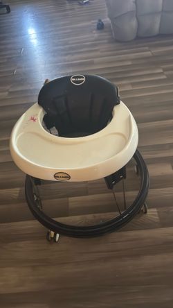 Foldable baby walker