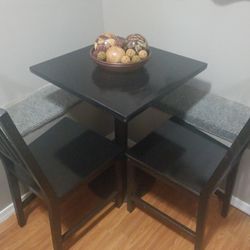 Little table  2 Chairs 