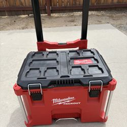 Milwaukee Rolling Packout Tool Box 