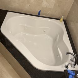 Corner tub whirlpool jacuzzi