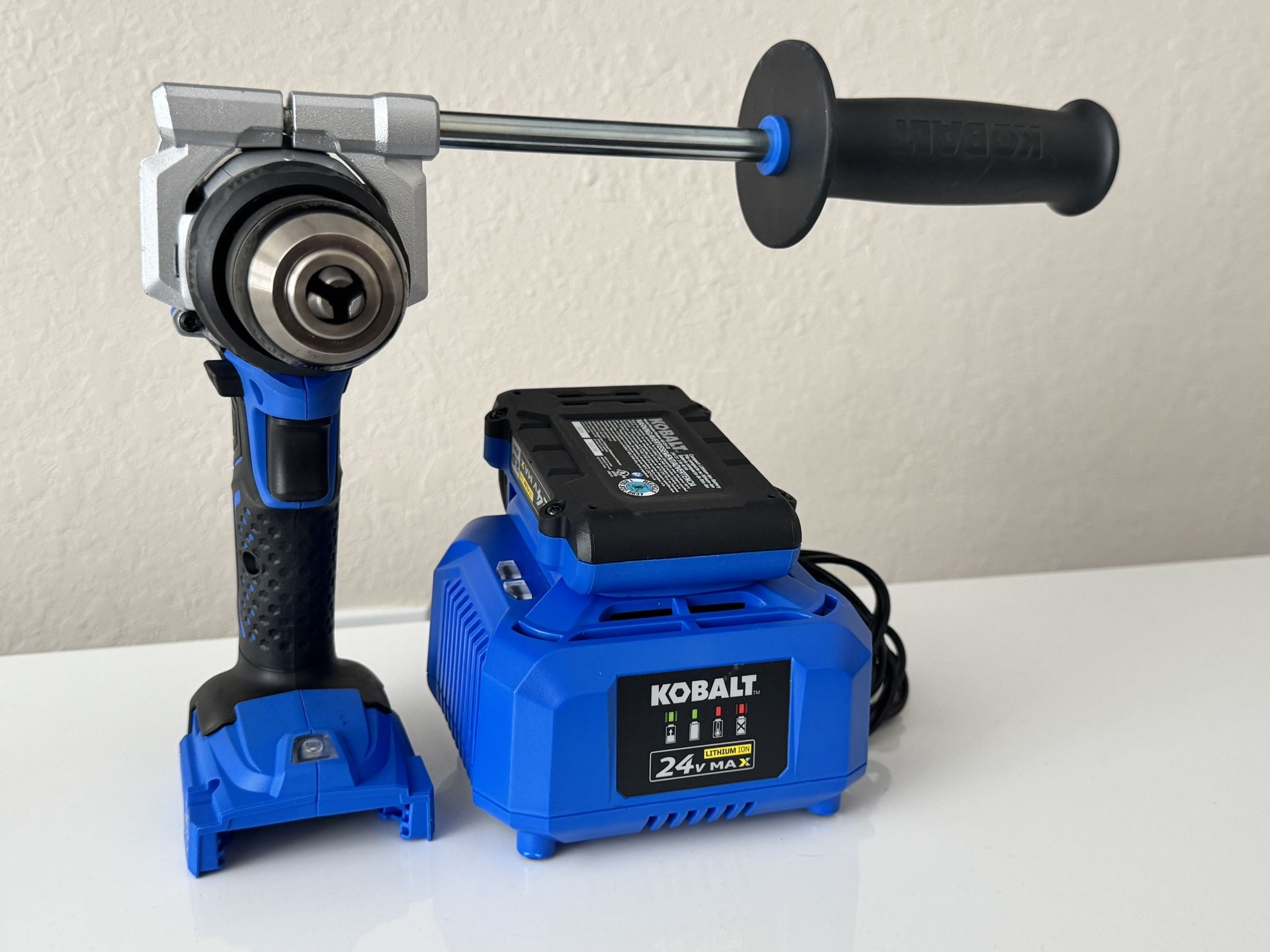 Kobalt 24-volt Max 1/2-in Brushless Cordless Drill 1 -Batteries Included (comes with what you see in the pictures)