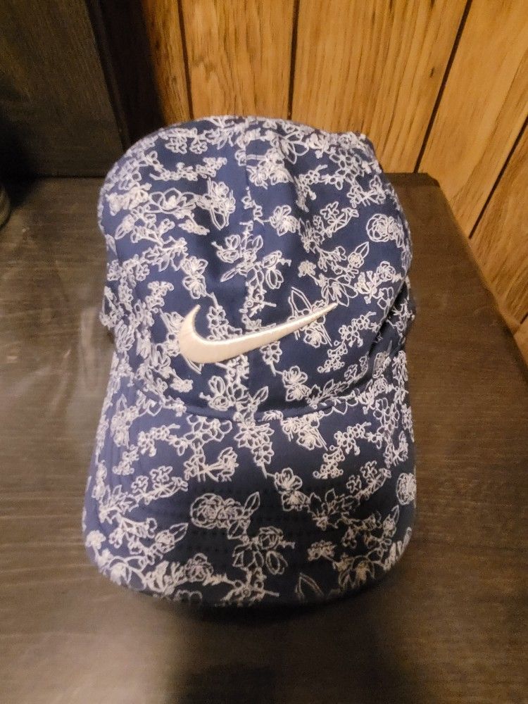 Nike Cap.. Snap-on Fits All.. Stylish/blue