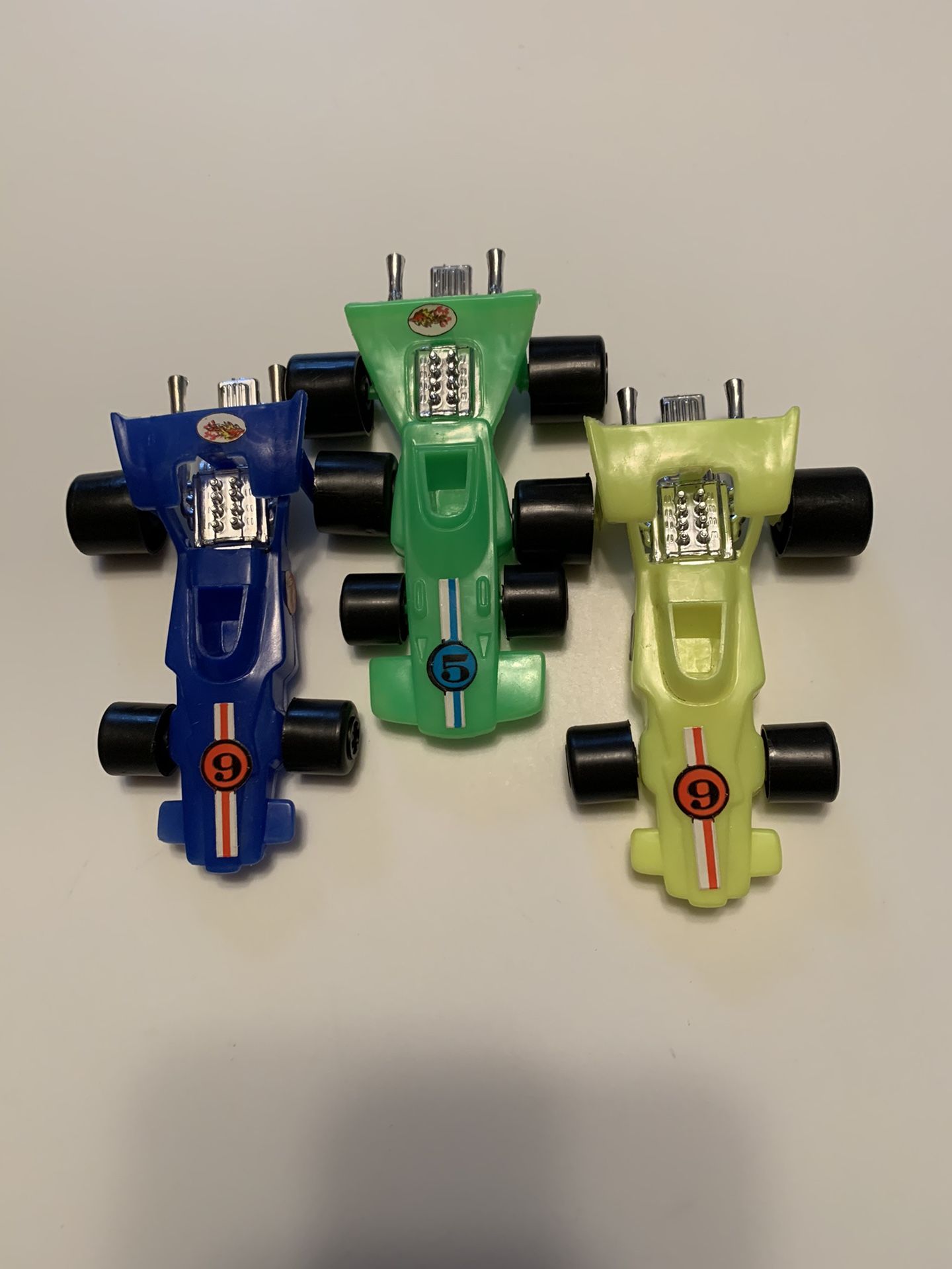 3 Vintage Toy PLASTIC RACE CARS #’s 824 & 825 made in HONG KONG mfgr Unknown