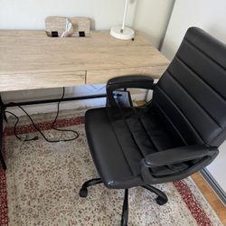 Beautiful Computer With Beautiful Black Chair Table Light