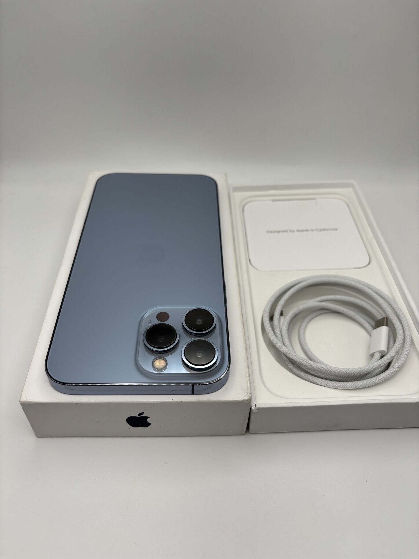 Blue iPhone 13 Pro Max 256gb unlocked for any carrier battery health 82% iPhone is in perfect condition and everything works perfectly ++++Spanish++++