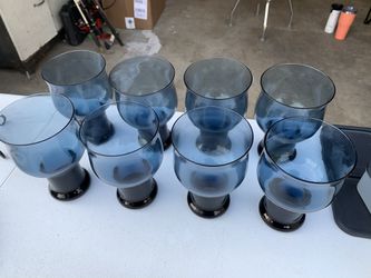 Set of 8 glass cups