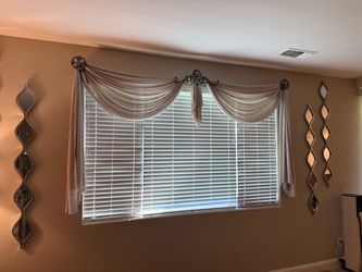 Curtain valence drapery
