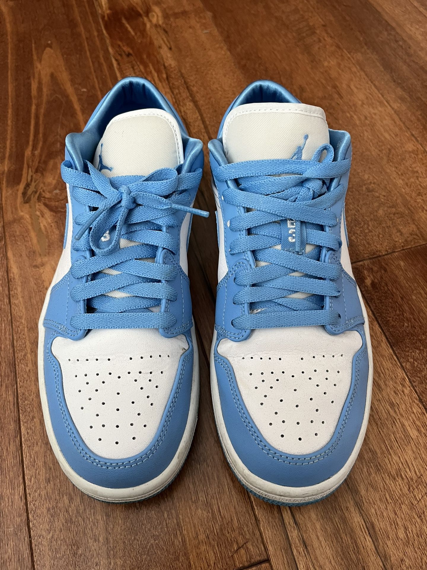 Jordan 1 Low UNC (Women’s) AO9944-441