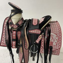 Nueva Montura Charra Bordada Con Cantinas Cuadradas 