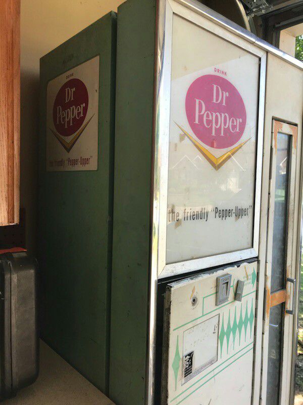 Vintage Dr Pepper Soda Vending Machine US S-8-64 for Sale in College  Station, TX - OfferUp