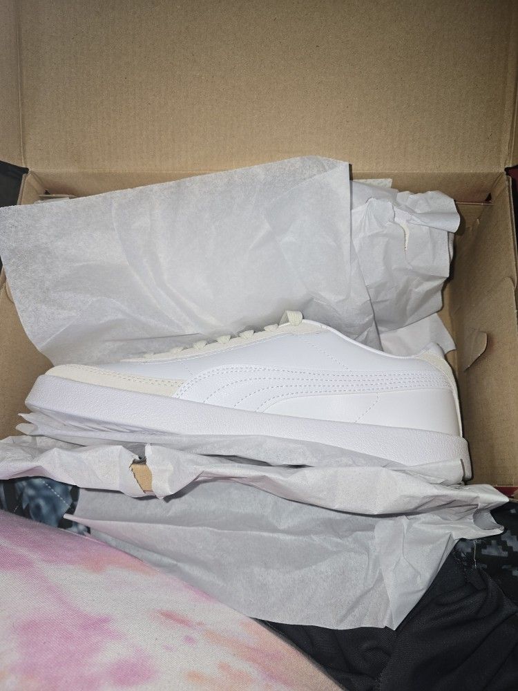 Puma tennis shoes