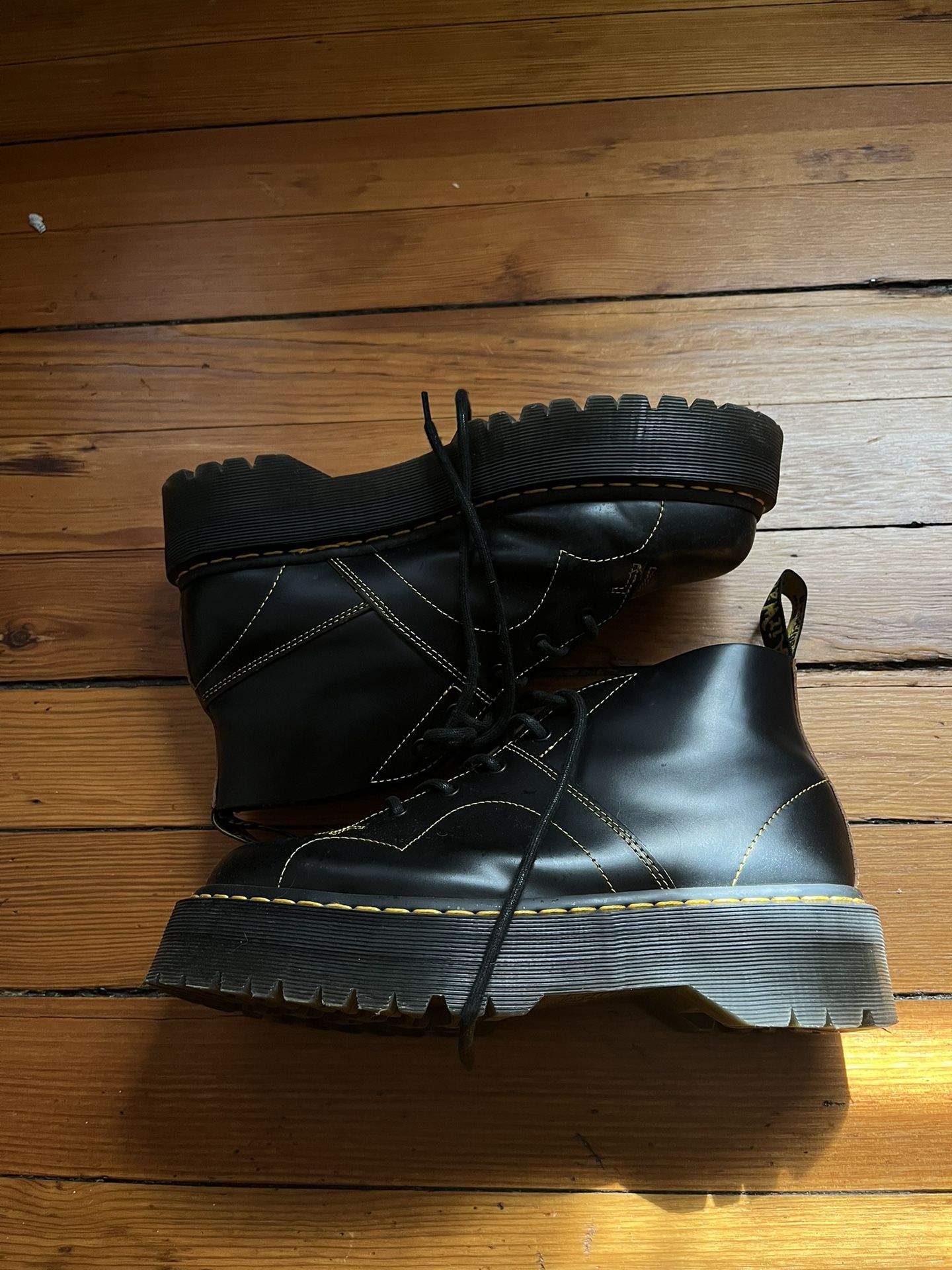 Black Dr. Martens 1460
