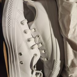 WHITE LEATHER CONVERSE SIZE 6 KIDS