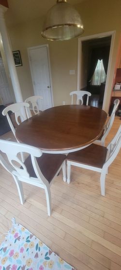 Two-Tone Pedestal Dining Table with 6 Chairs