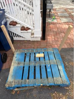 FREE Wooden Pallet