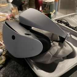 PS5 VR Headset w/Case