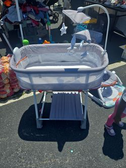 Like New Bassinet With Music