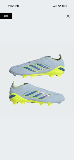 Soccer shoes