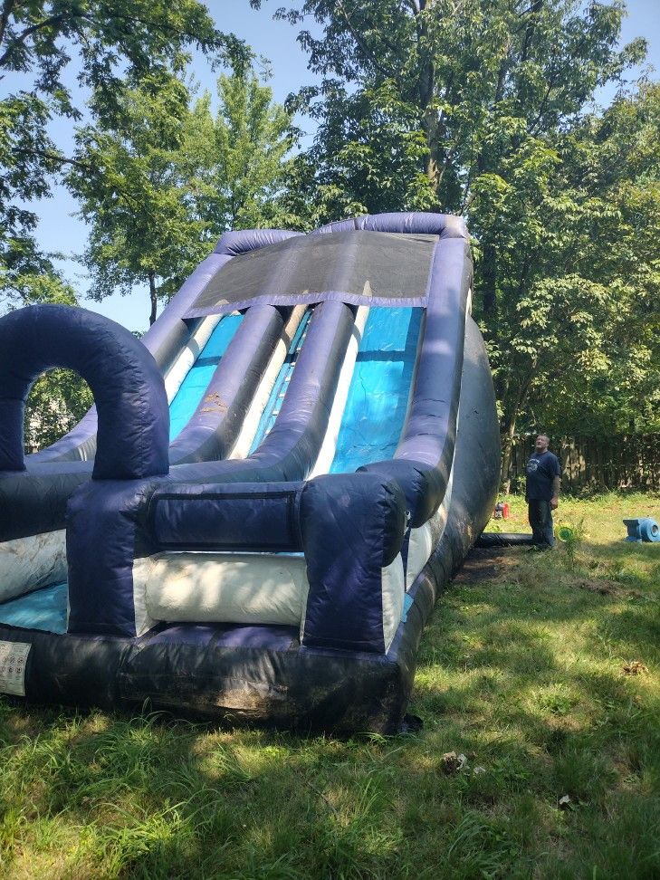 HUGE Double Slide Bouncy House!!