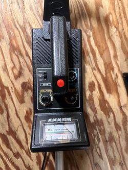 Bounty Hunter Metal Detector with Target Indicator