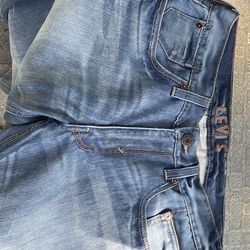 Levi’s  33-32  slim straight