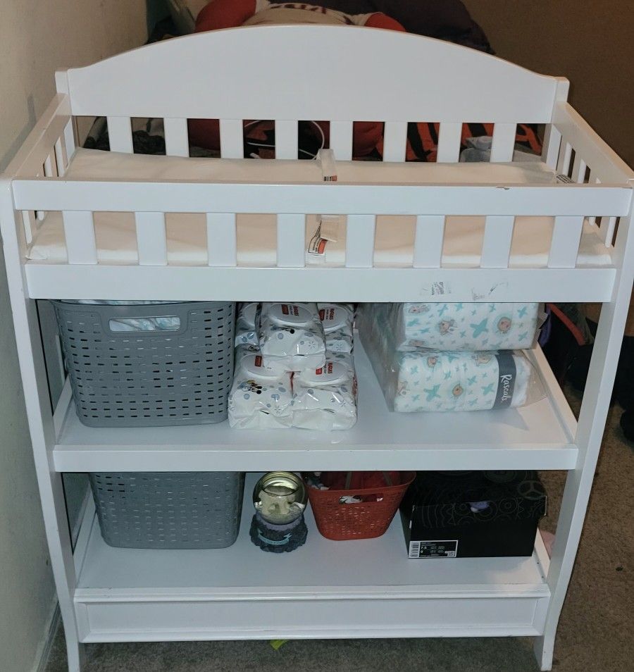 Infant Changing Table With Pad (White)