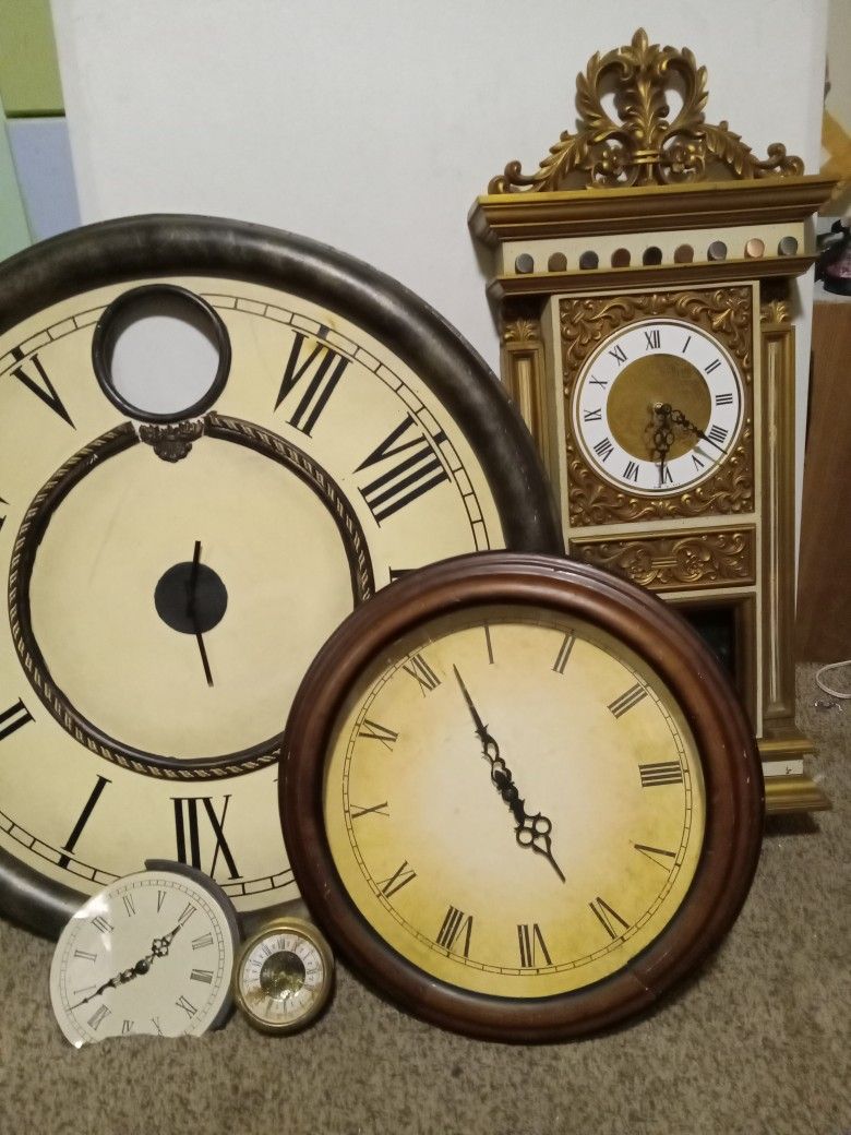 Vintage clocks assortment