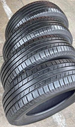 225/65/17 Michelin 📍📍 Vendo un set de llantas con 80% de vida las 4 📍🌟