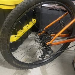 Trek Marlin 5 2023 Orange 