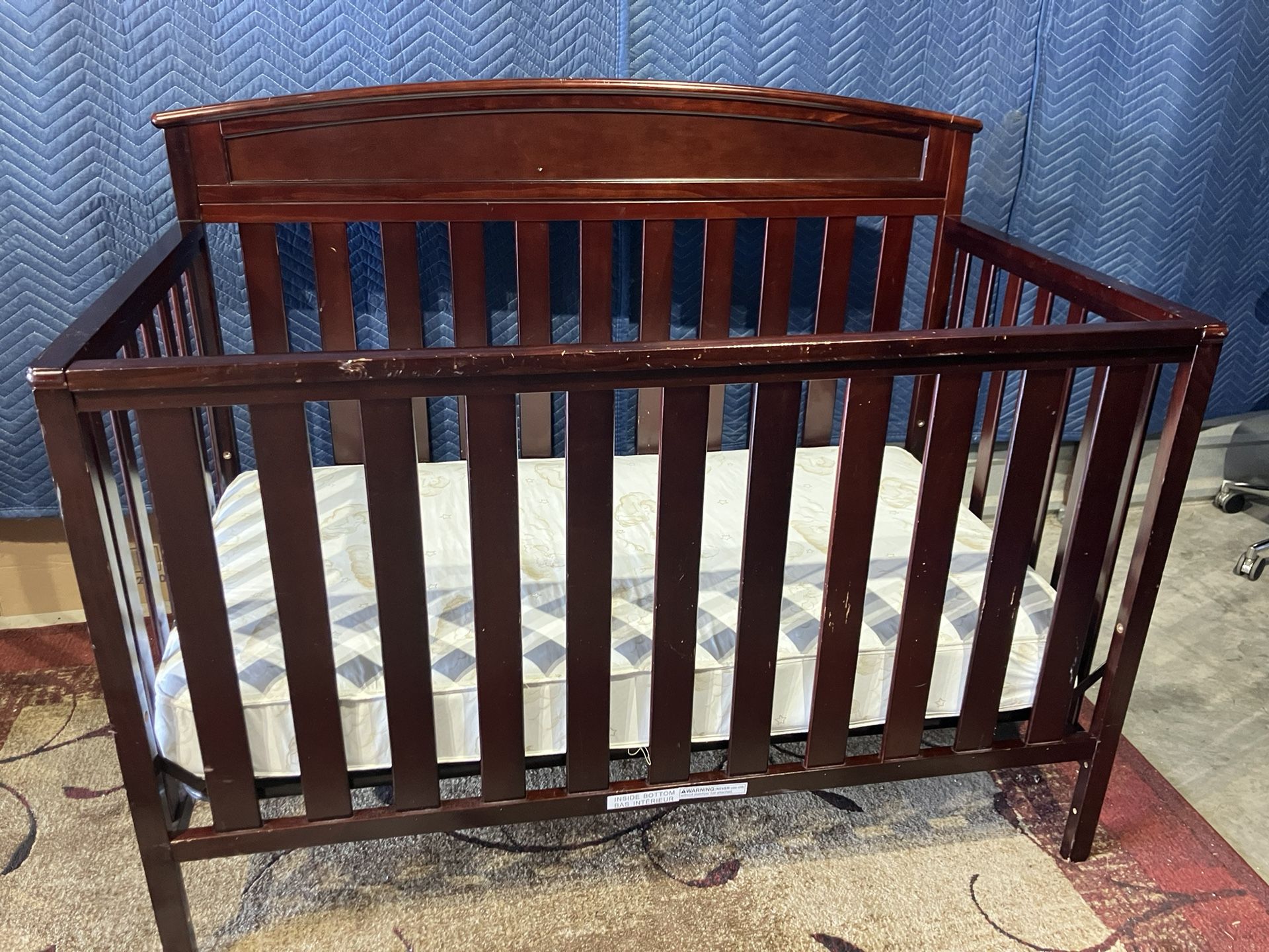 MAHOGANY STYLE CONVERTIBLE CRIB (DELIVERY AVAILABLE)