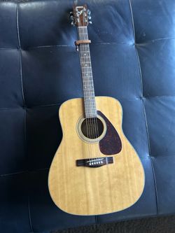 Yamaha Acoustic Guitar