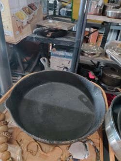 Cast iron pan