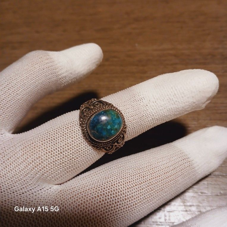 Vintage Turquoise Sterling Silver Ring... Handcrafted / Navajo Indians