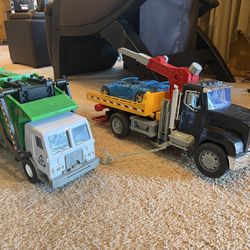 Toy dump truck & tow truck